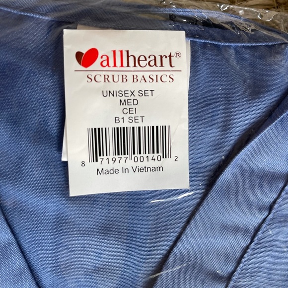 AllHeart Basic Unixsex Blue V-neck Short Sleeve Scrubs - Picture 2 of 2